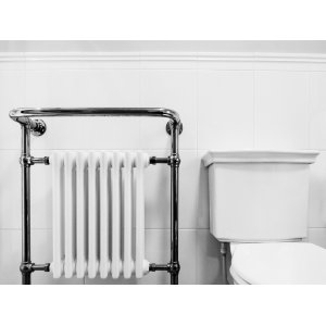 Jak dobrać grzejnik retro do wystroju łazienki?